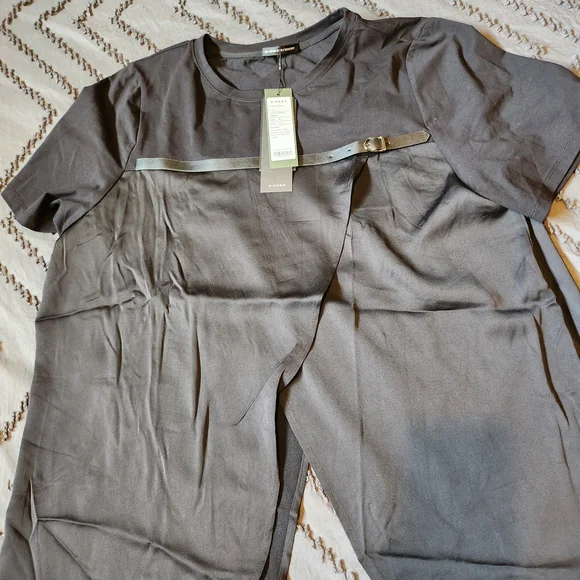 Nwt Black Top Blouse With Buckel Accent Asymetric Size Xl - Picture 3 of 8